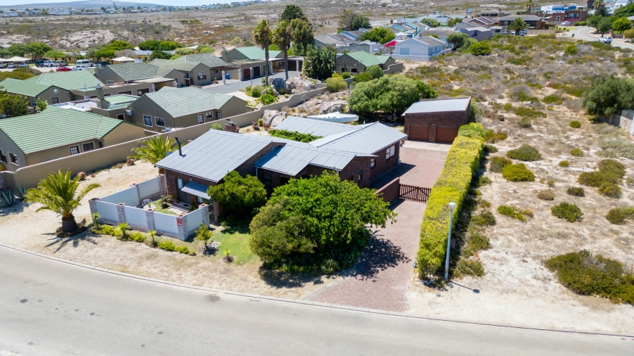 4 Bedroom Property for Sale in Middedorp Western Cape